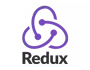 עבור אפליקציות React מורכבות, אנחנו משתמשים ב-Redux לניהול סטייט צפוי. הוא מביא סדר ל-SPA בקנה מידה גדול עם stores מרכזיים, מידלוור וכלי פיתוח שהופכים דיבוג לקלי קלות.